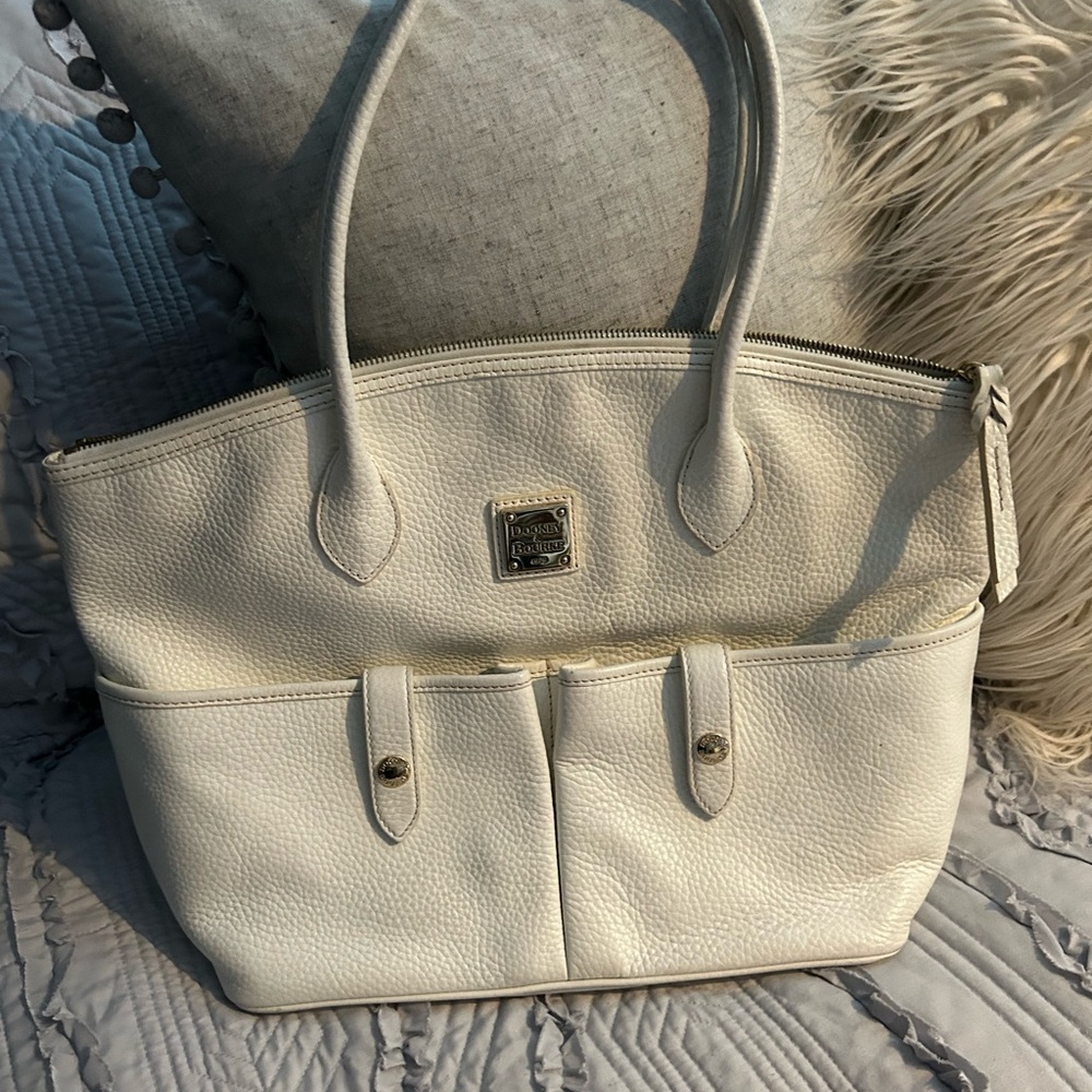 Dooney & Bourke White Leather Tote with Sophisticated Design